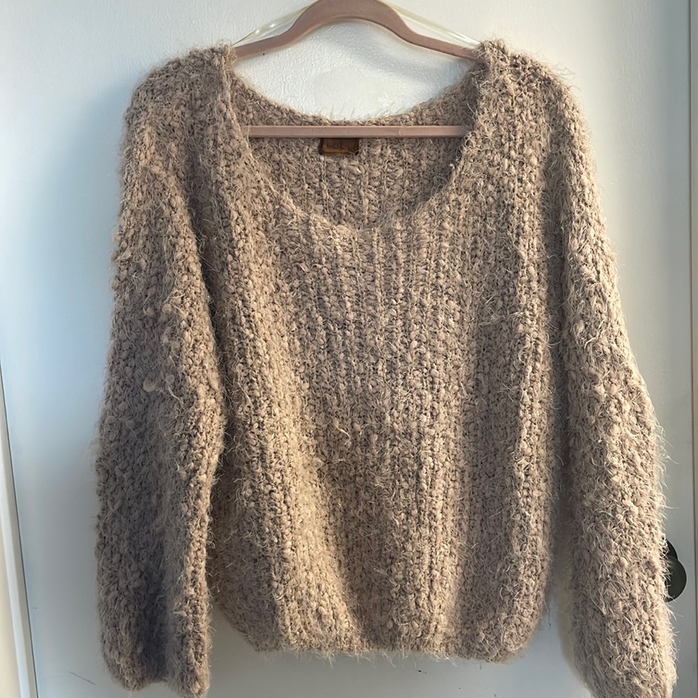 POL Fluffy pink sweater